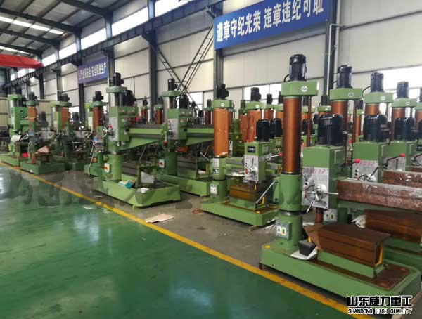 搖臂鉆床成品車間