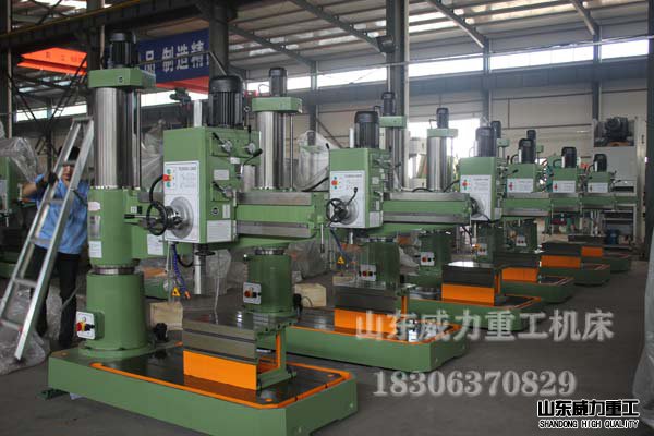 Z3050搖臂鉆床車間現(xiàn)貨圖片